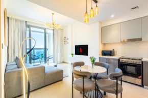 Modern 1 BR with Sea View - Minutes to Dubai Mall, Downtown Dubai